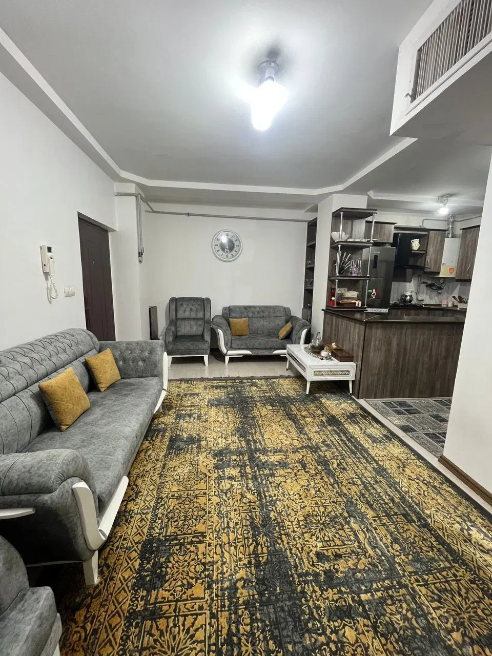 خیرین پایین طبقه دوم