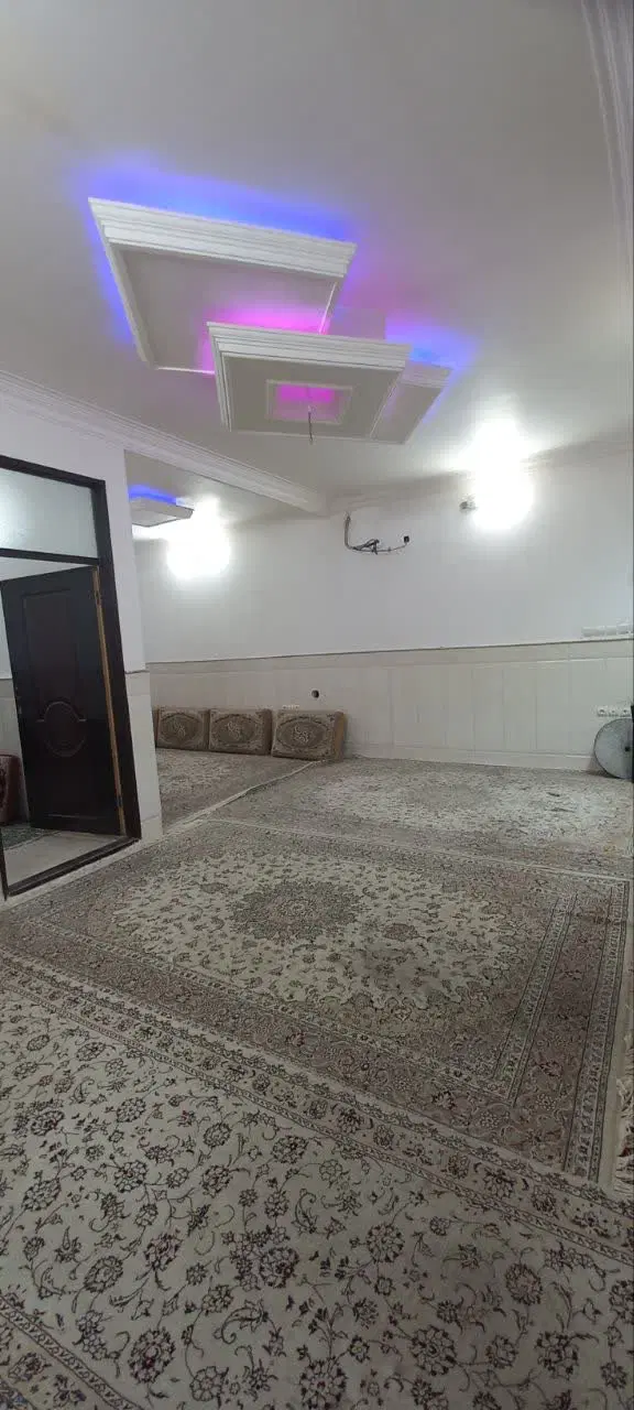 طبقه روی همکف با نورگیر خوب