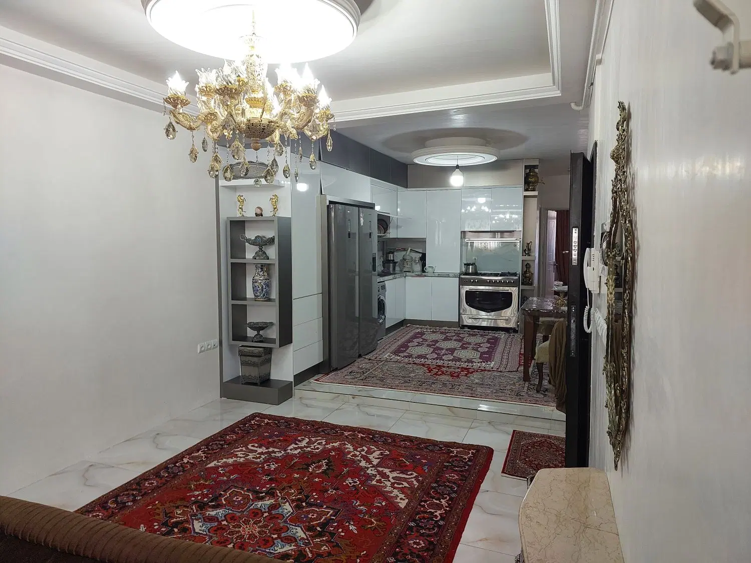 آپارتمان بر خیابان ۳۵ متری لاله باکری