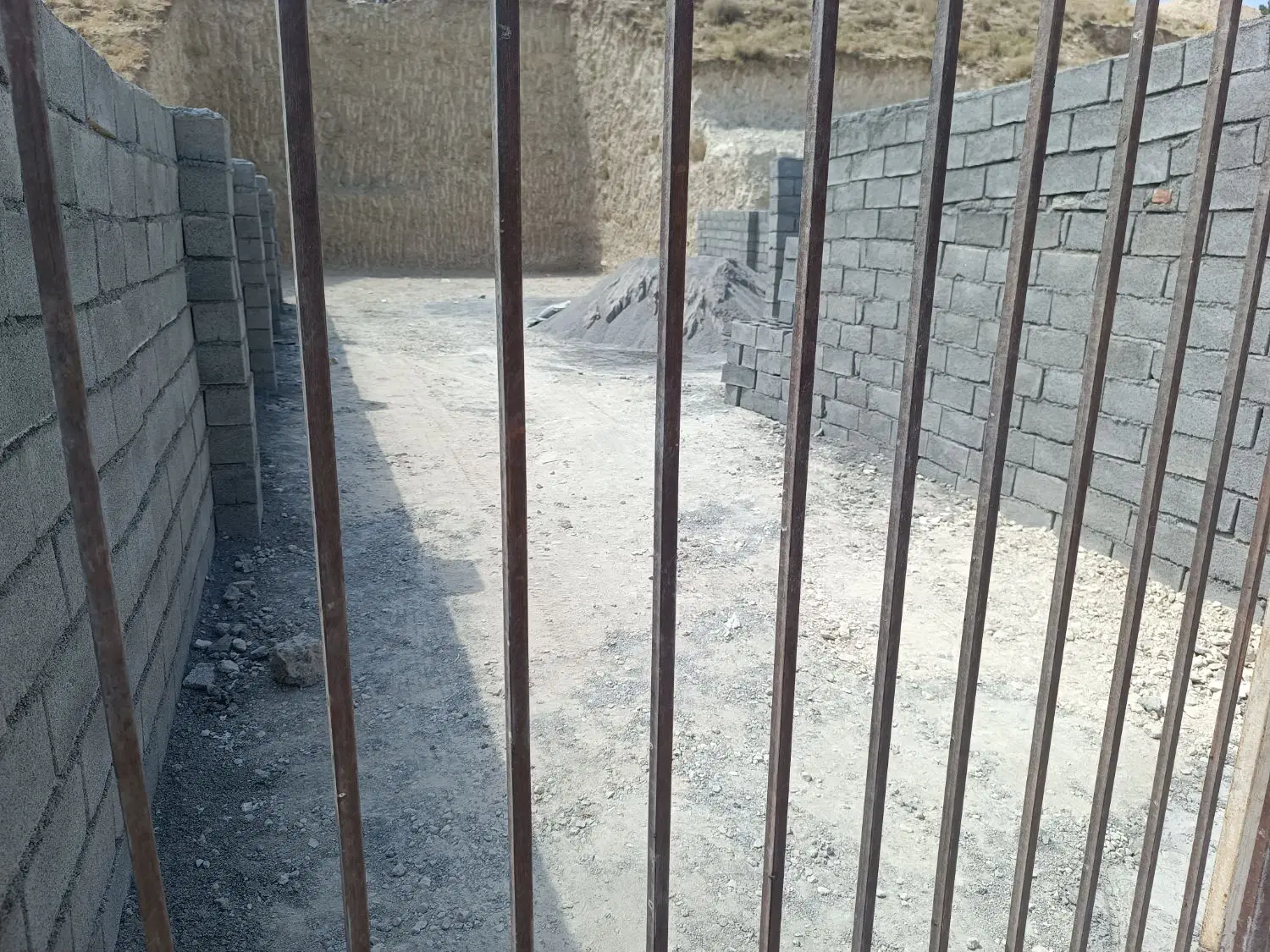 فروش واجاره گاراژ 300متری بر خیابان 24متری