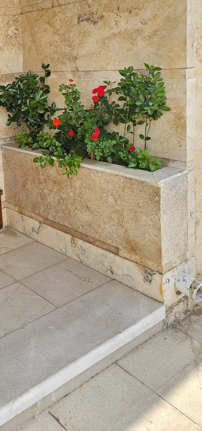 اجاره همکف هجرت ۱۳۰متری دوخواب