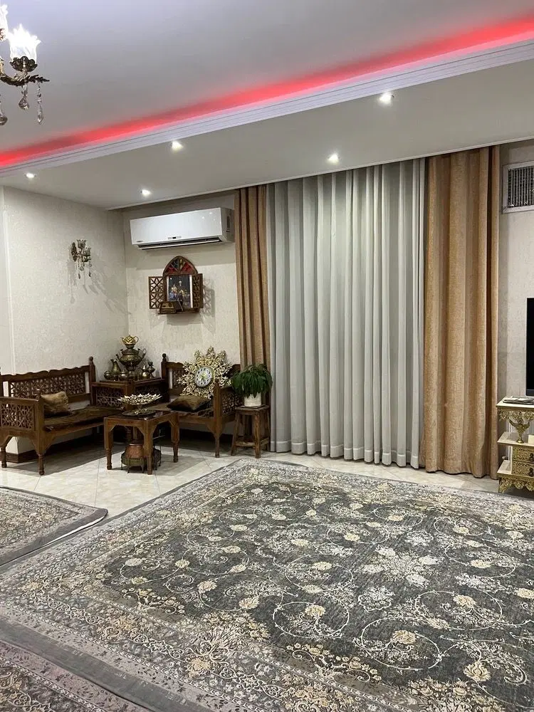 واحد ۱۲۳ متری با  حیاط در شهرک شاهد