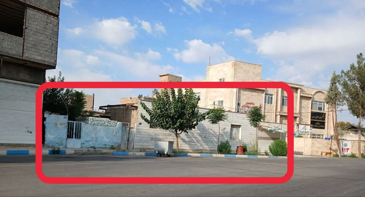 ۳۰۰متر ویلایی مسکونی دو نبش+خیابان اصلی اسفندآباد