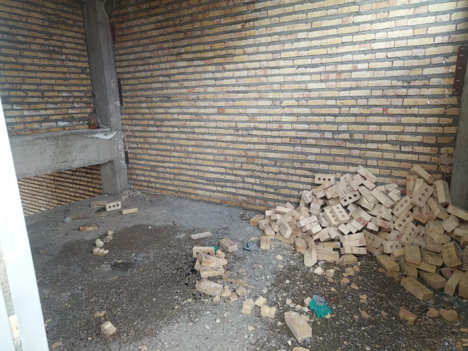 خانه نیمه ساخت در شهرستان هریس