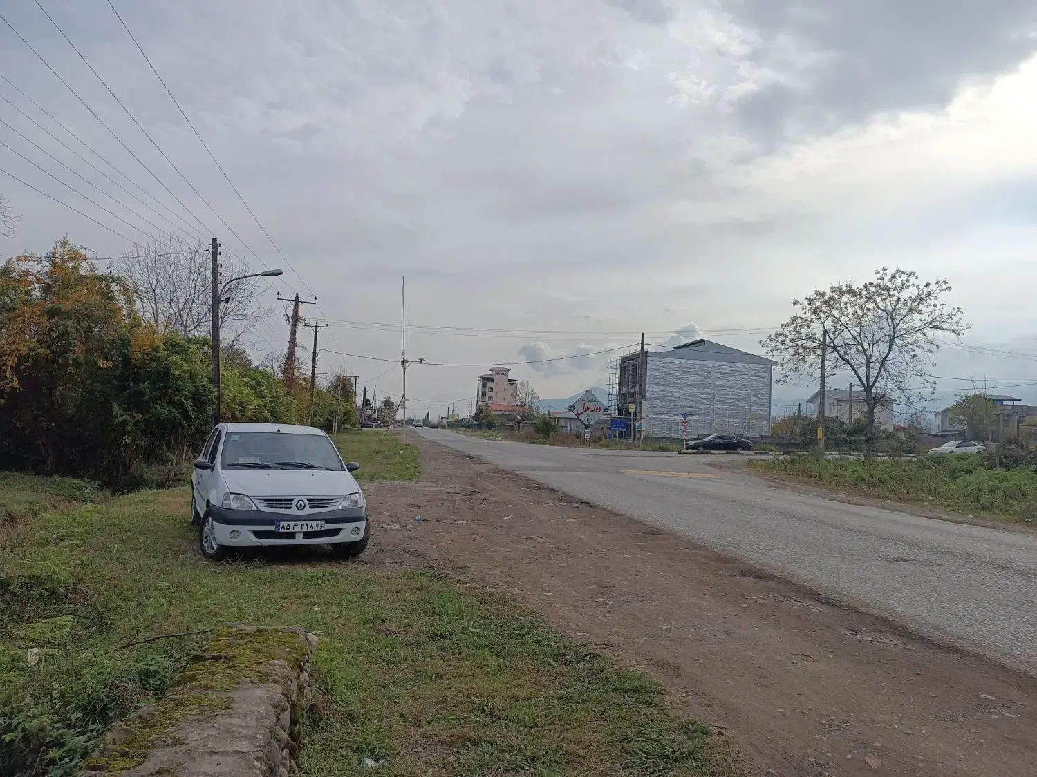 ۳۰۵ متر زمین تجاری و مسکونی