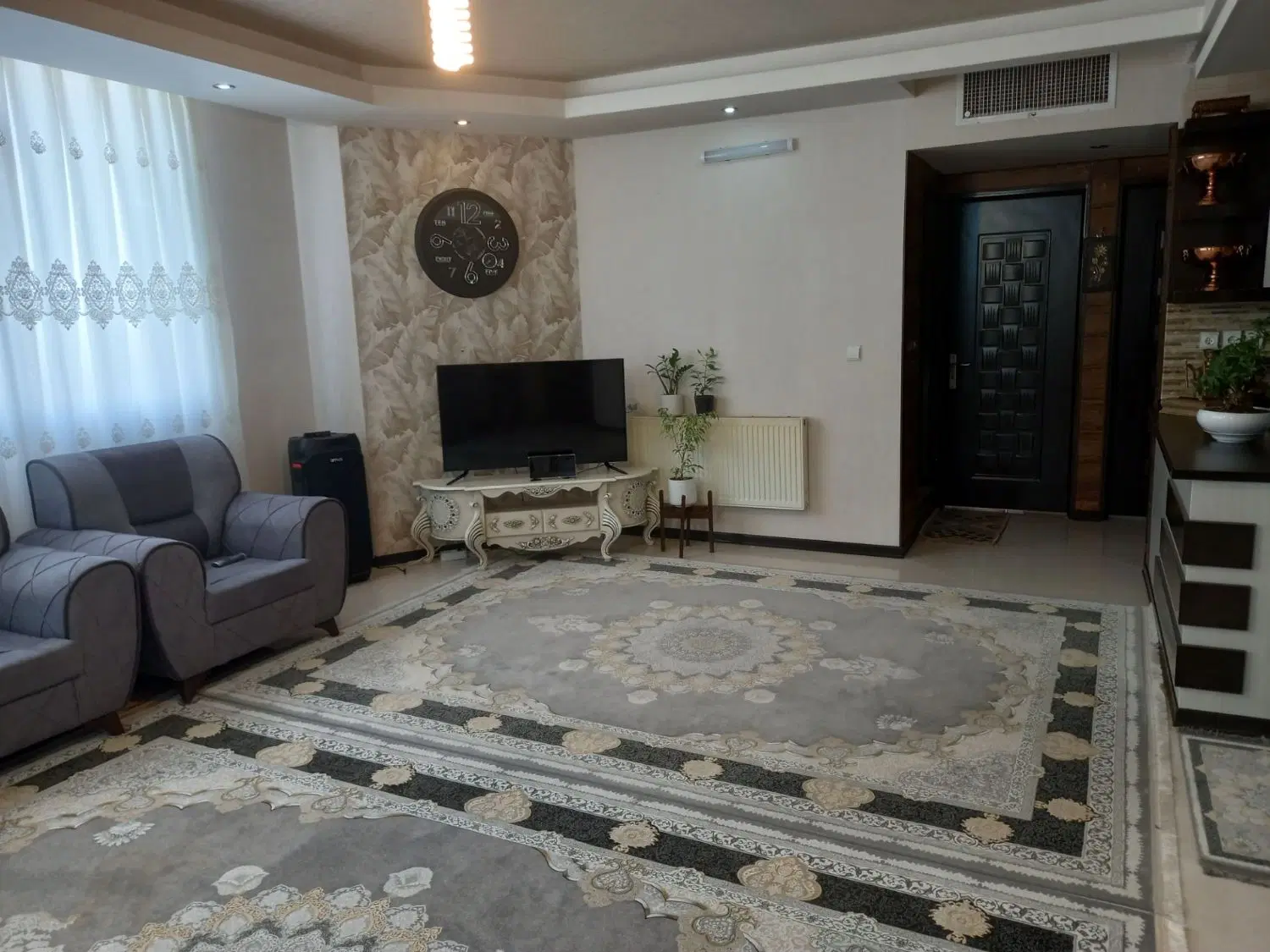 اپارتمان ۸۳متری شهرک سیمرغ