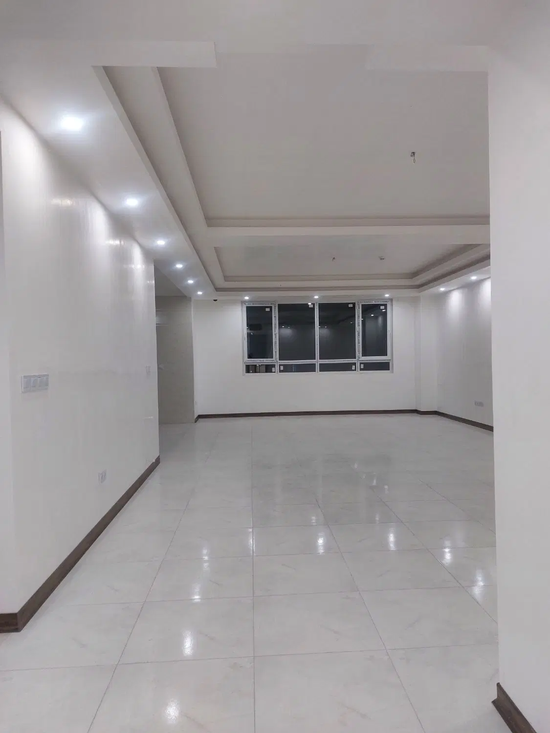 ۱۰۰متری سنددار ۴طبقه بنیاد ۲۲ بهمن