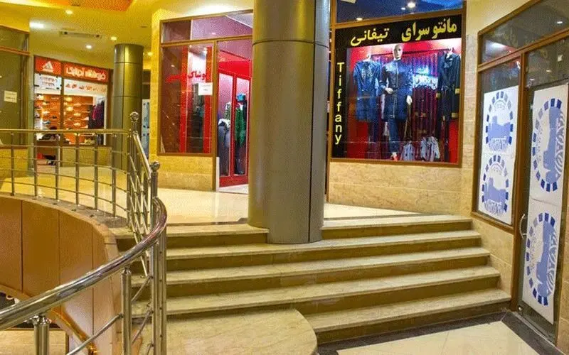 مغازه واقع در مجنمع رنگین کمان