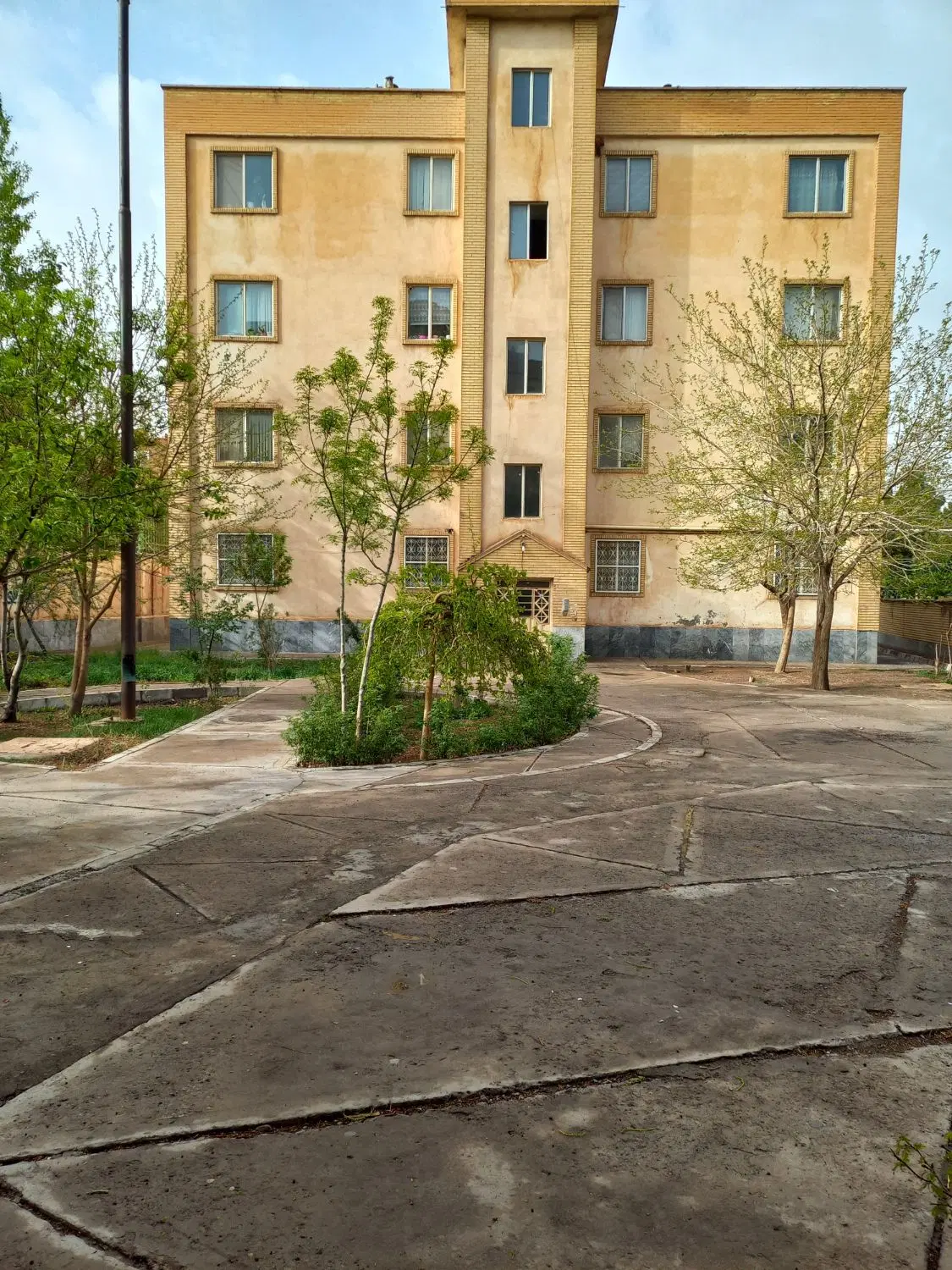 یک واحدآپارتمان ۷۰مترسندششدانگ