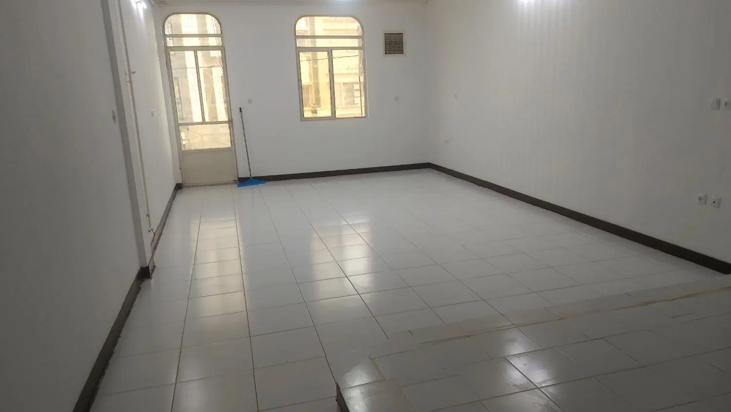 اجاره واحد اپارتمانی تمیزمرکزشهرمدرسه وامکانت کامل