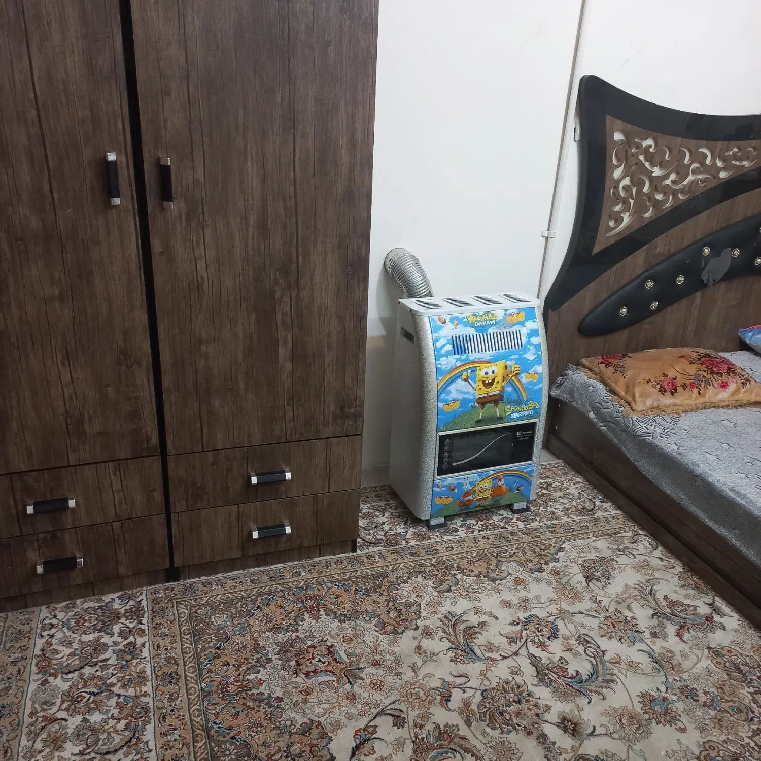 یک دستگاه منزل مسکونی در خیابان گلستان