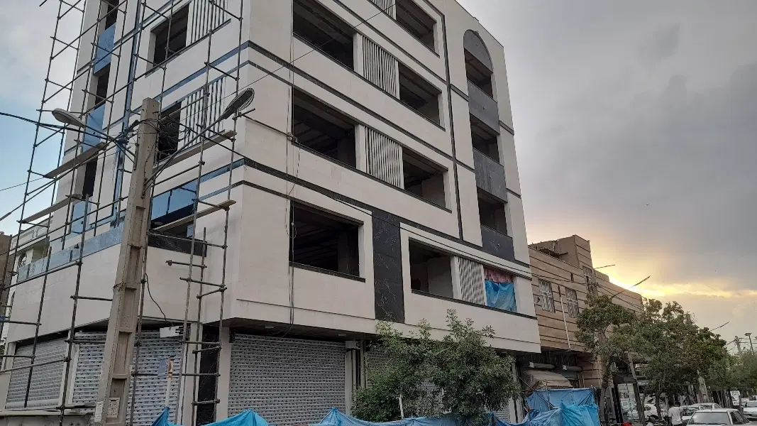 زمین یا خانه شما را با بهترین کیفیت میسازیم