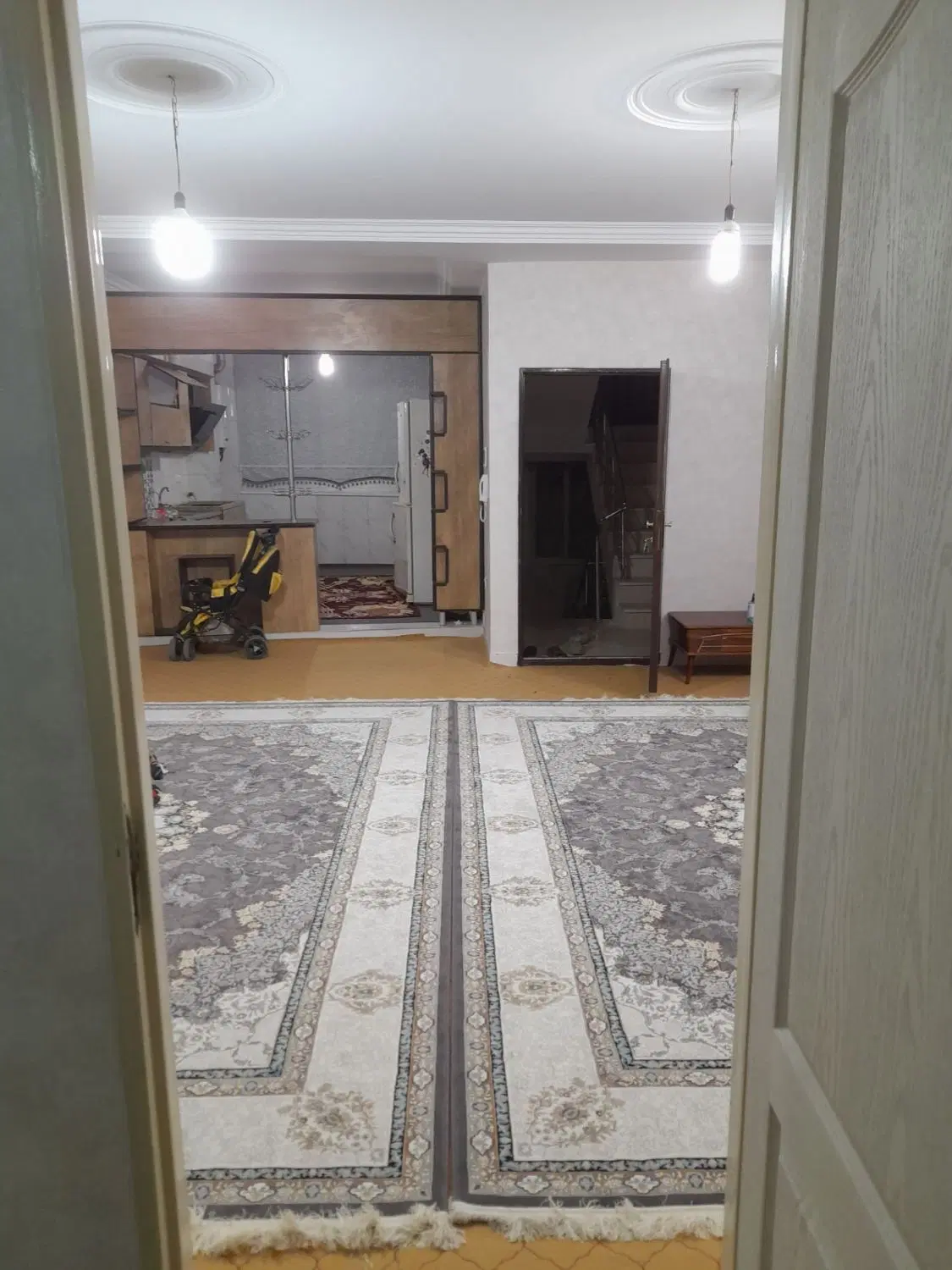 اجاره خانه طبقه سوم تک واحدی