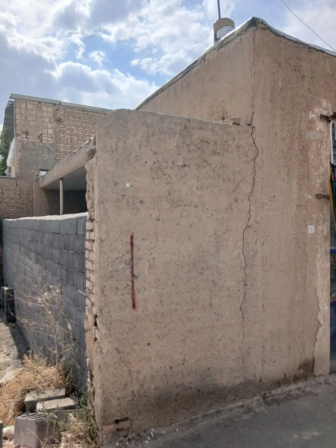 ملک قدیمی قابل سکونت