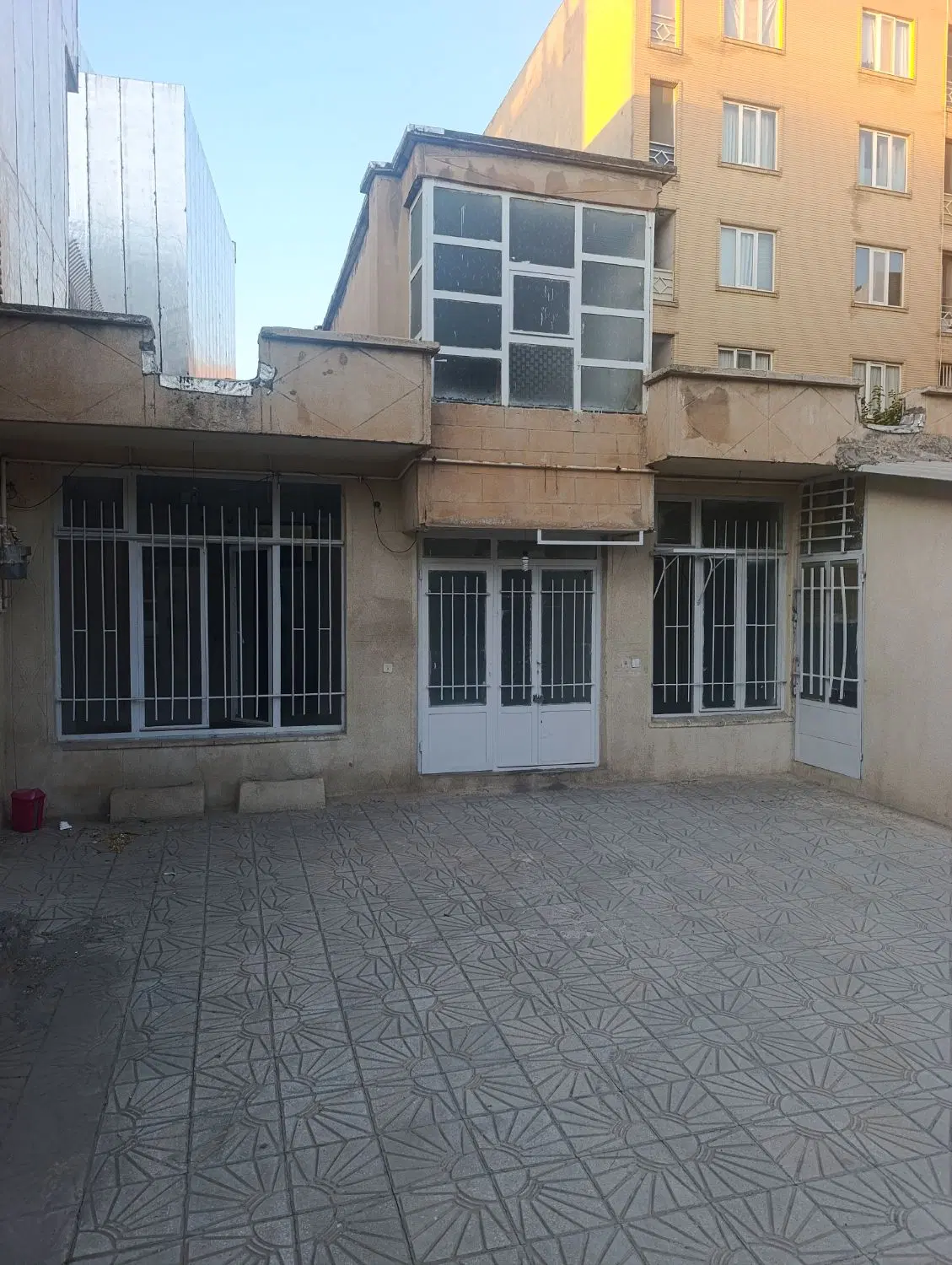 خانه ویلای بر پارک معلم