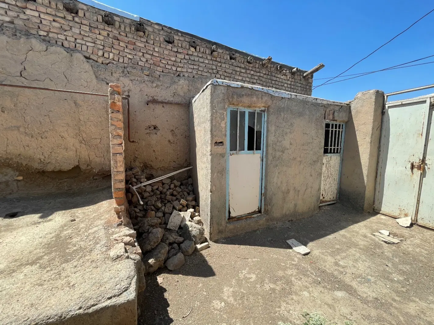 خانه کلنگی با سند و امتیازات به قیمت زمین