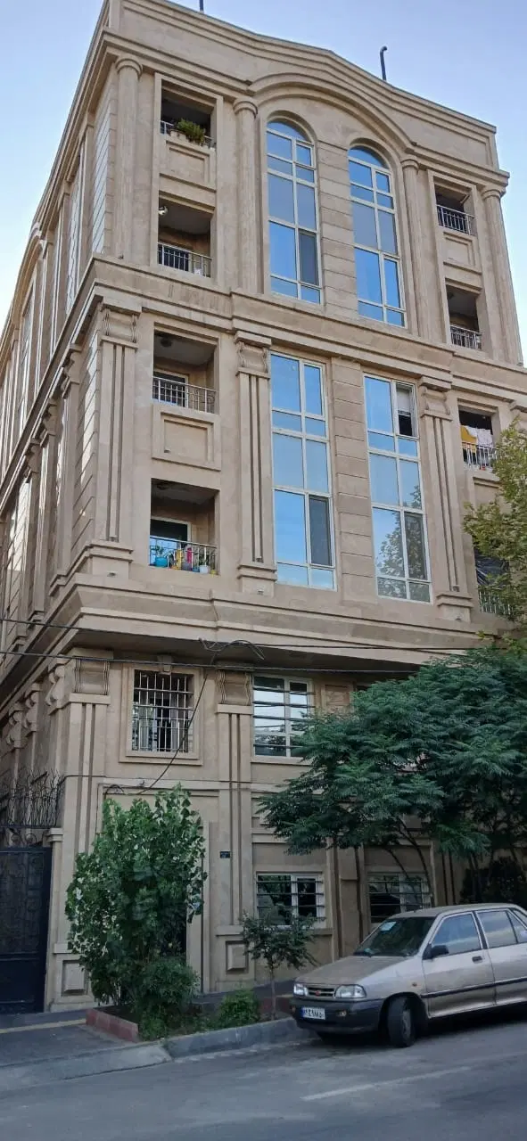 هم خانه خانم