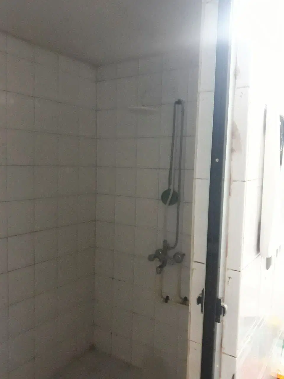 اجاره زیرزمین با نور عالی
