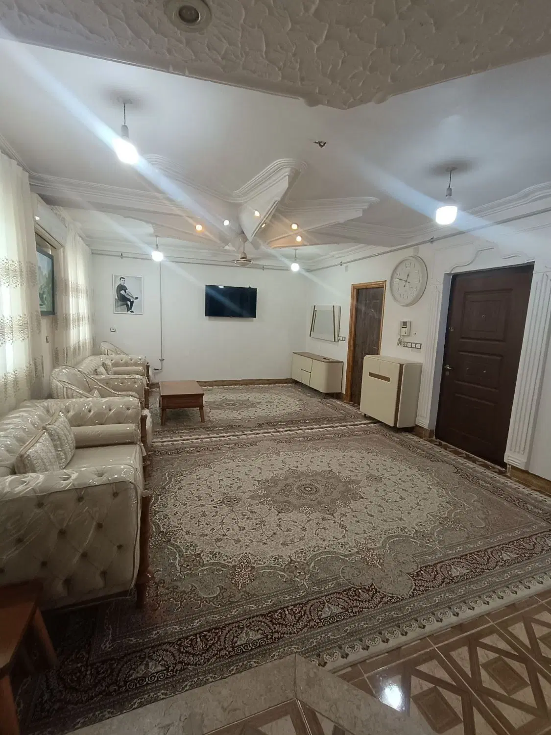 فروش یک واحد آپارتمان 3طبقه از 3