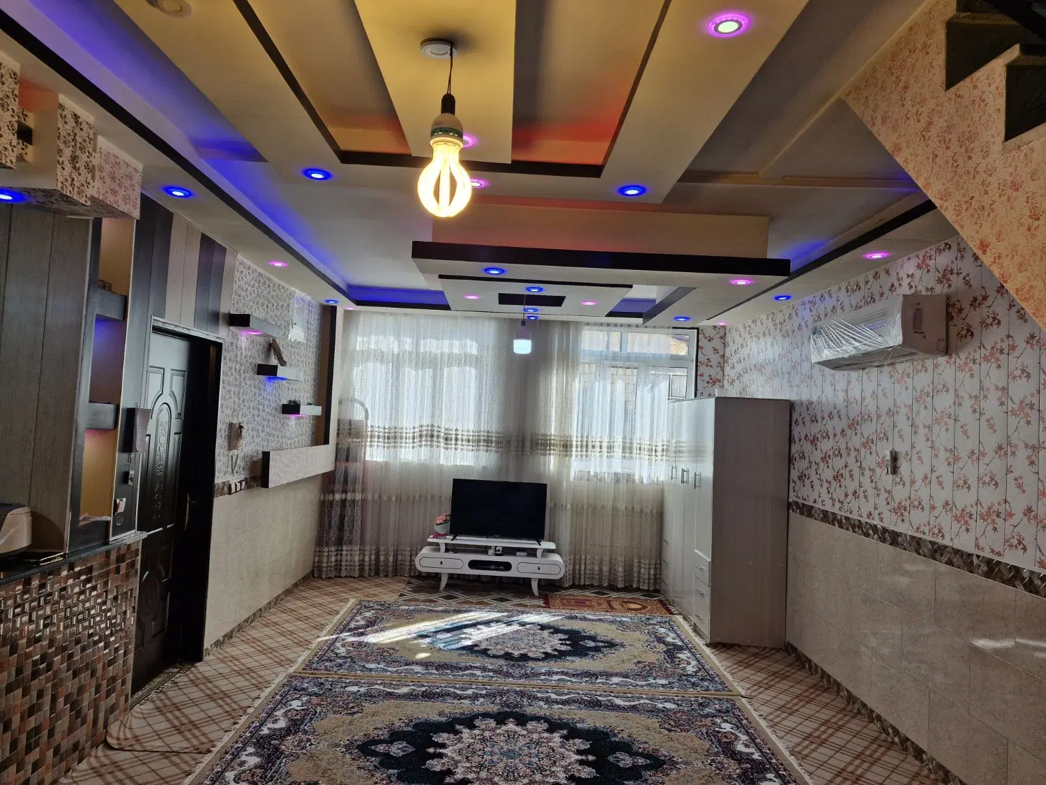 خانه ویلایی در دو طبقه در بلوار طاق‌بستان کوی ۱۲۴