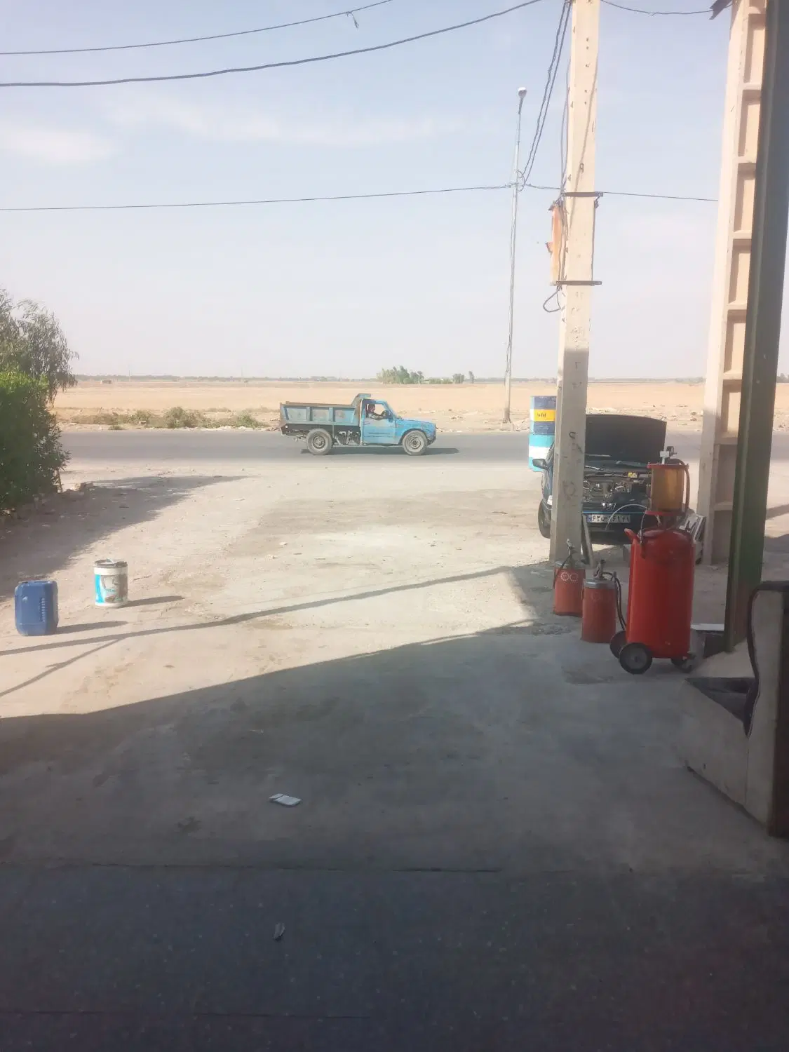 چهار باب مغازه با ۲۸۰ متر طبقه بالا برای اجاره