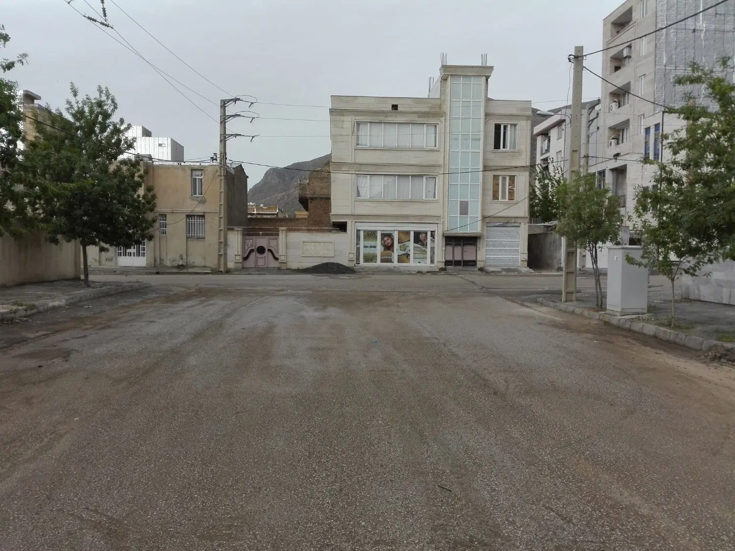 ۴۰۰مترزیربنا۷۵مترحیاط دوبر خ۲۰متری ظفر