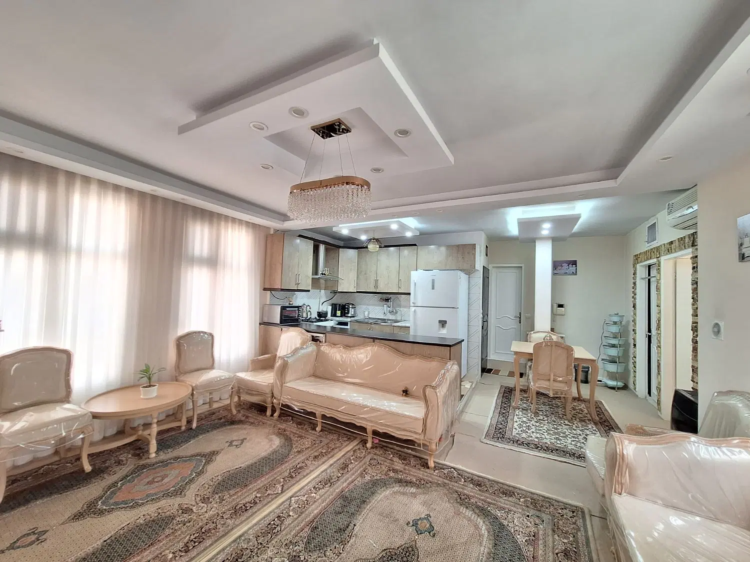 آپارتمان ۶۱ متری دو خواب بازسازی شده(فروش فوری)