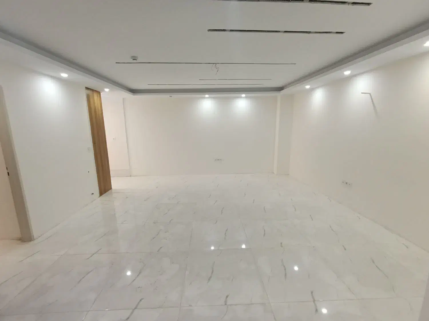 ۶۵ متر _ کلید نخورده _ تاپ لوکیشن _