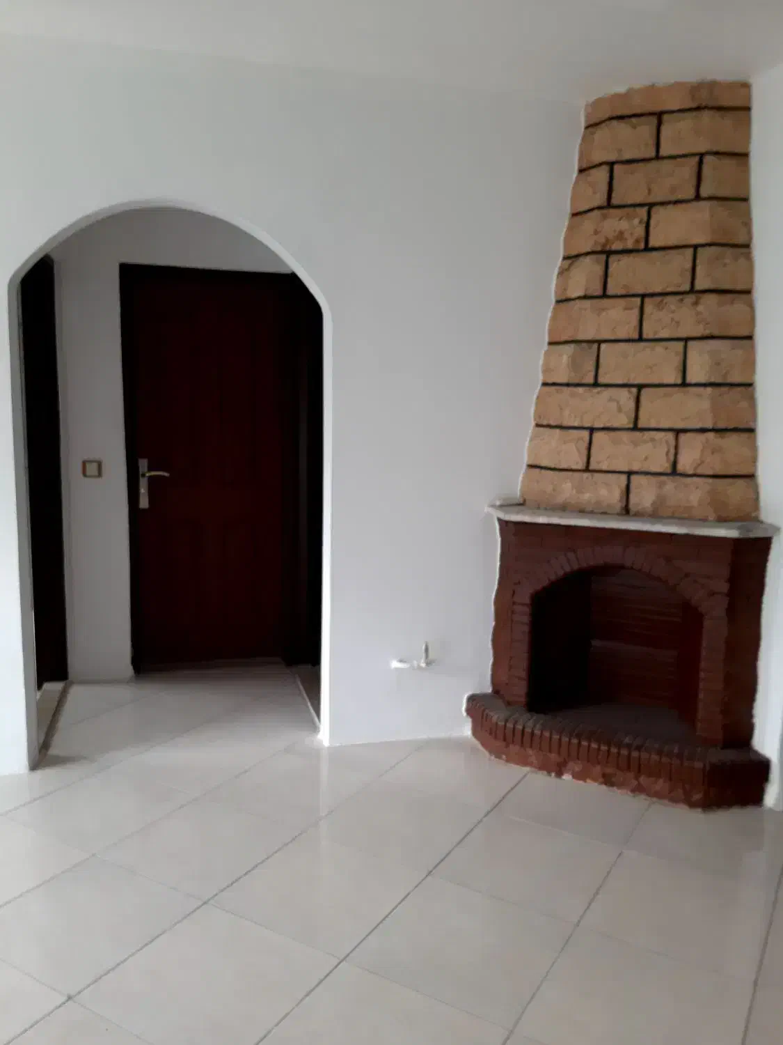 آپارتمان ۹۰ متری غرق نور