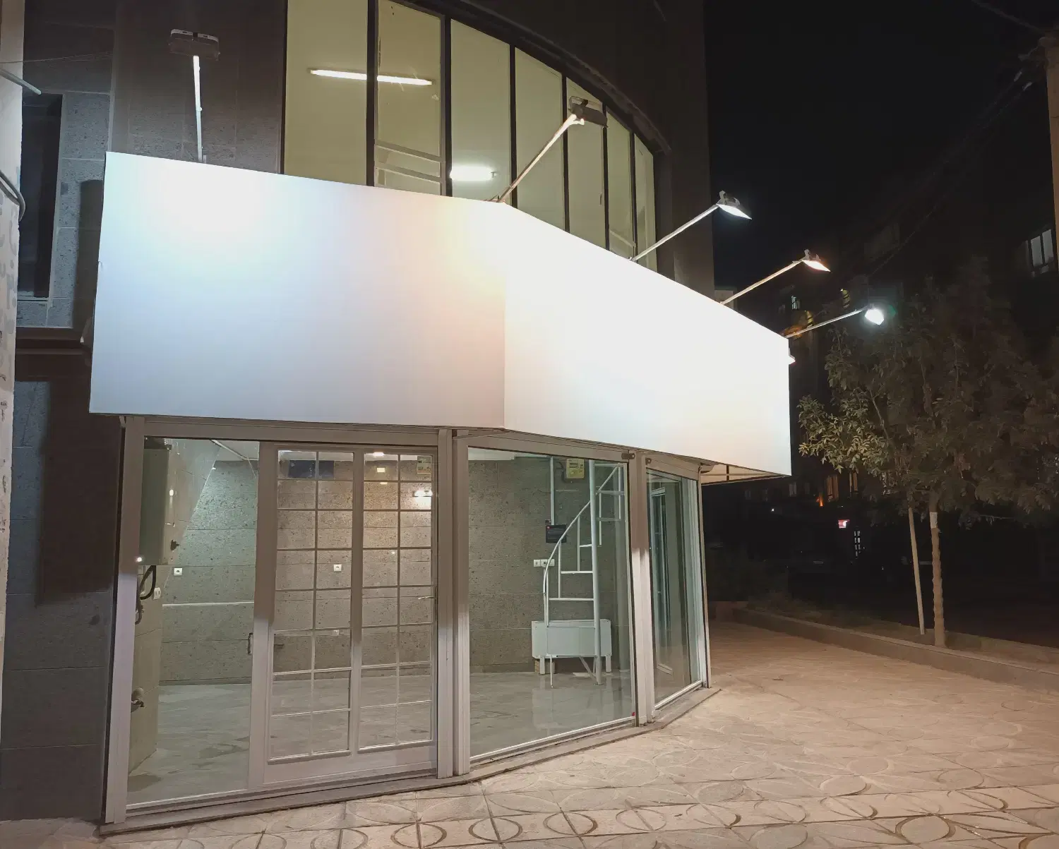 مغازه دو نبش ۱۰ متر بَر نبش ۴ راه سند تک برگ تجاری