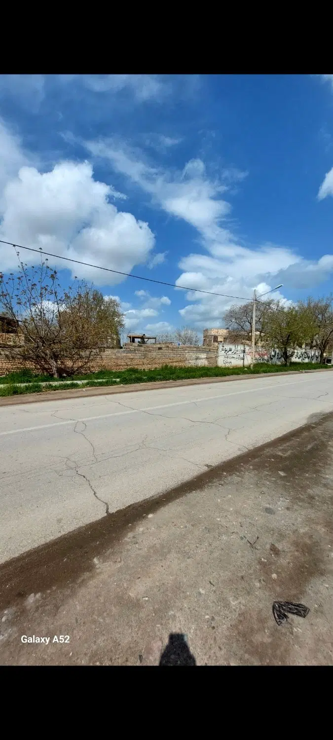 زمین حاشیه خوش بالا با پروانه
