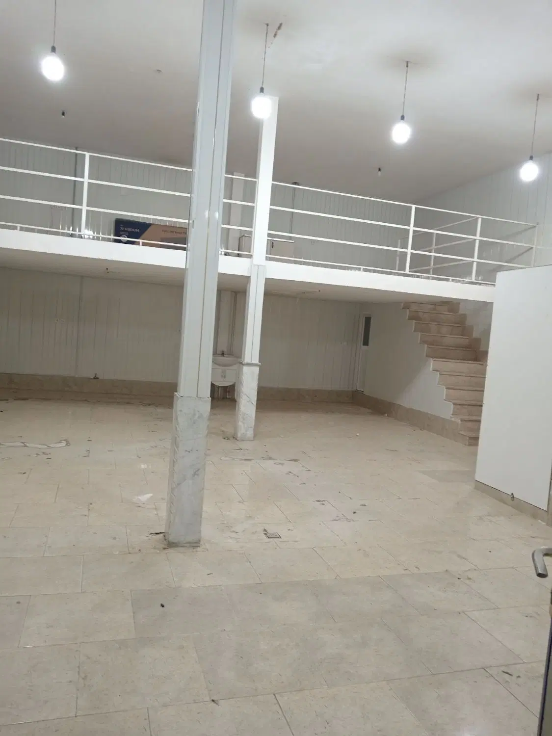 رهن کامل مغازه ۱۴۰متری در باغ معروف