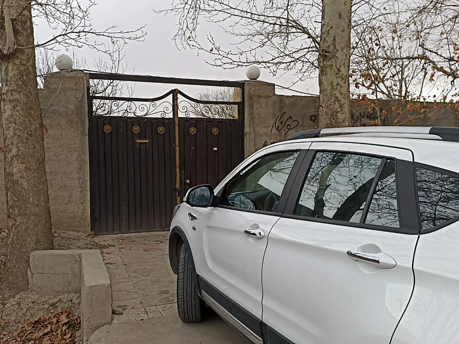 باغ بی نظیر با کلیه امکانات در لوکیشن عالی