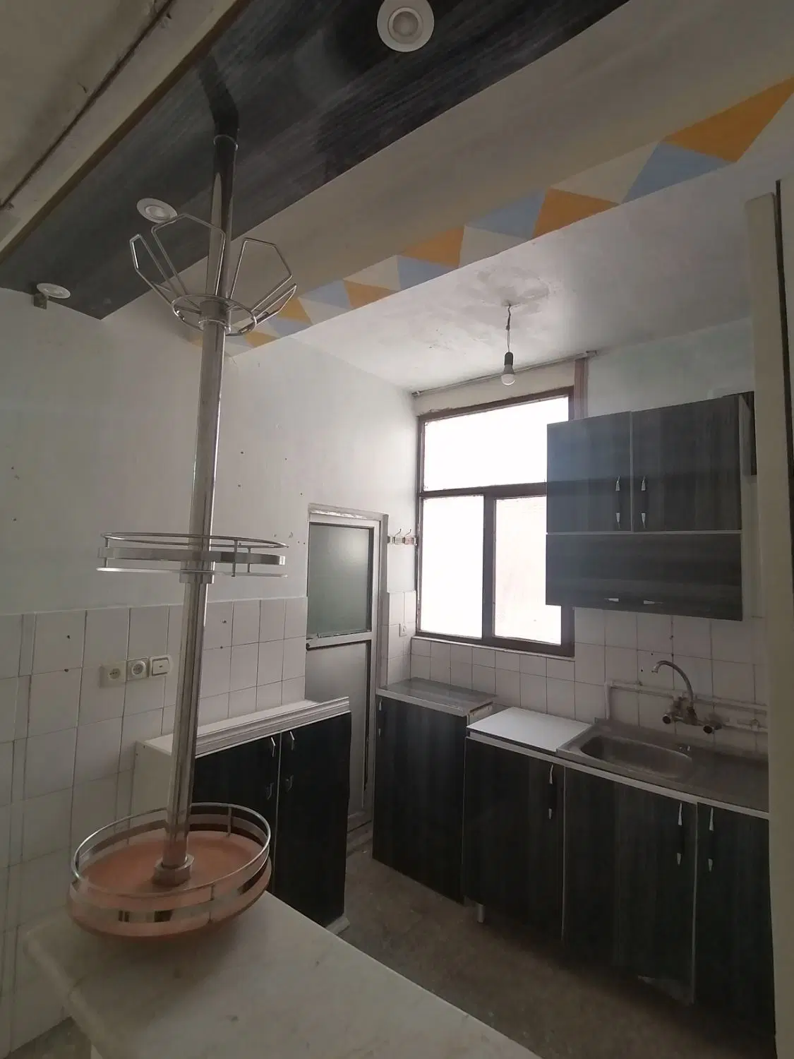 حیاط دربستی دوطبقه با دو سرویس