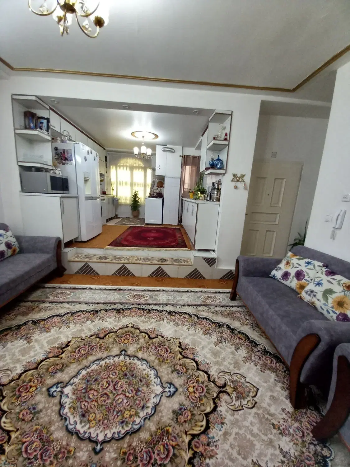 ۴۸ متر تک واحدی طبقه اول با پارکینگ غرق نور دلباز