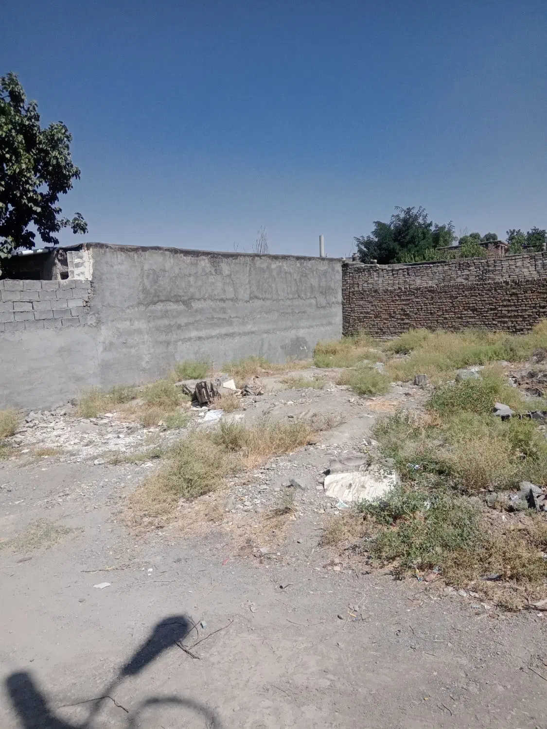 زمین فروشی