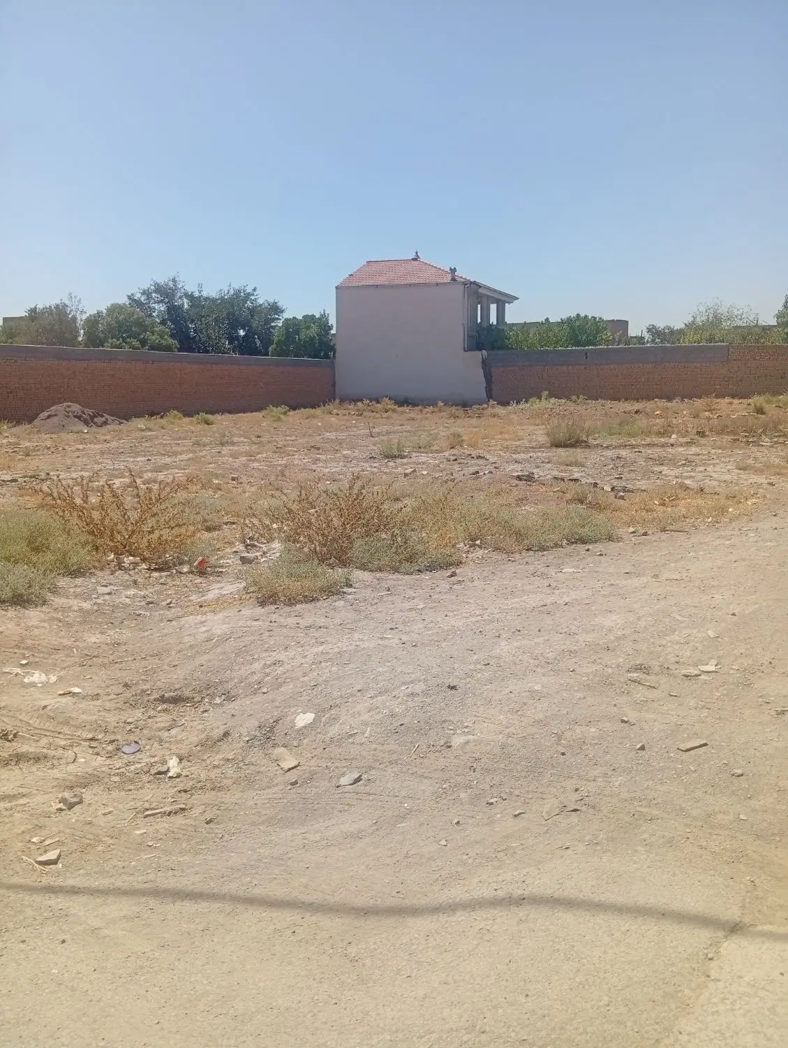 زمین فروشی
