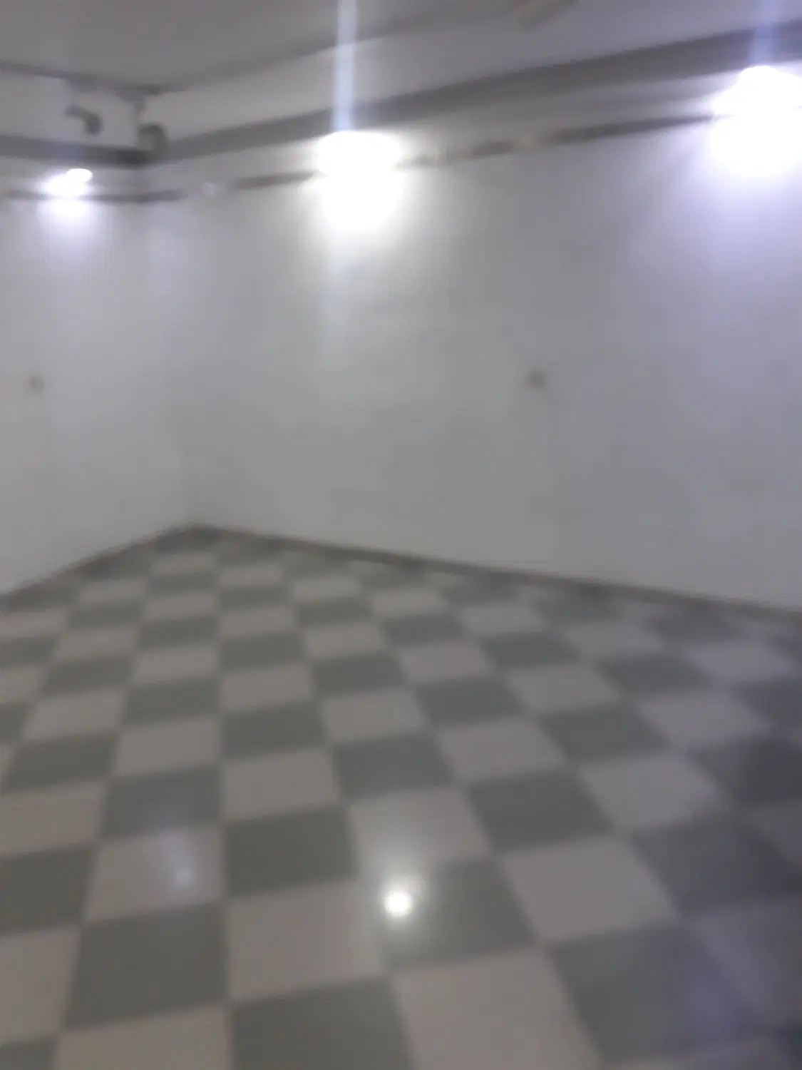 مغازه ۲۵متری داخل خیابان مخابرات