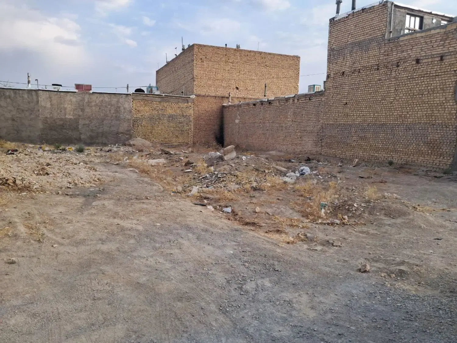 زمین فروشی