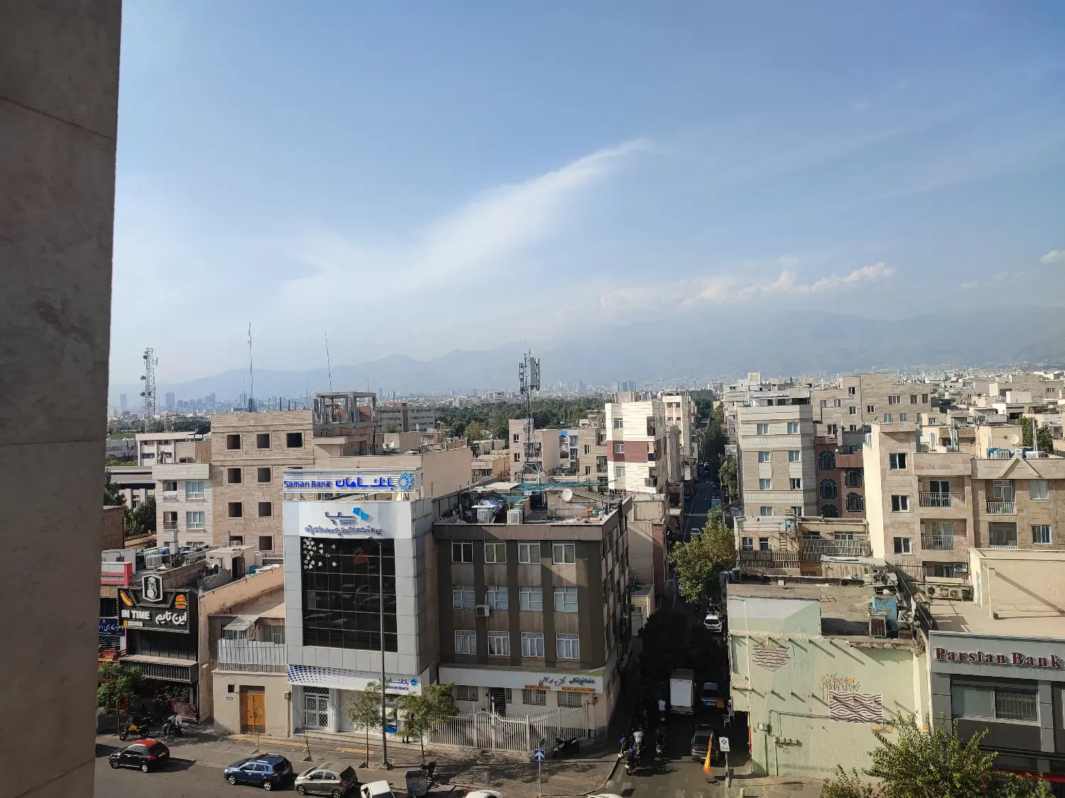 دفتر کار، مطب، اداری بر اصلی پیروزی