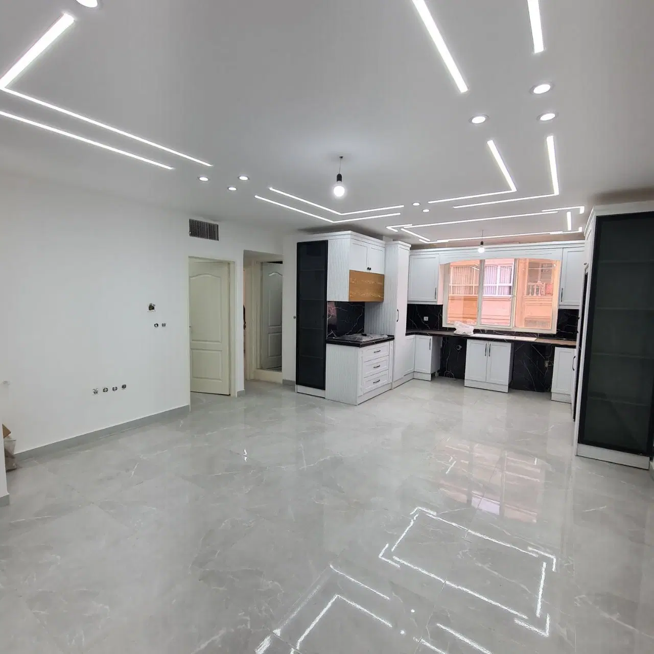 فروش آپارتمان_ دو خواب _ رو به نما _ تاپ لوکیشن