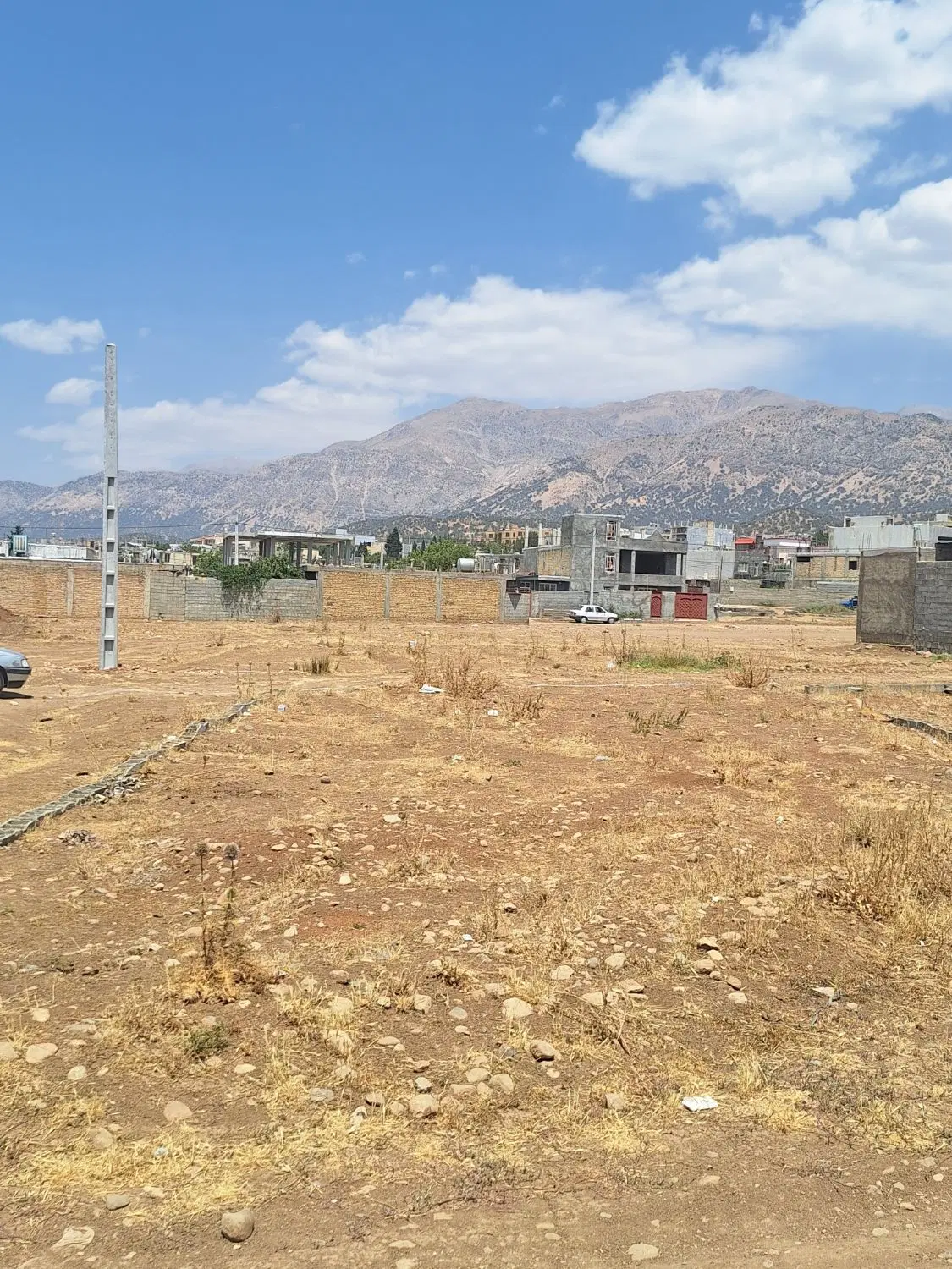 زمین ۲۲۰ متری