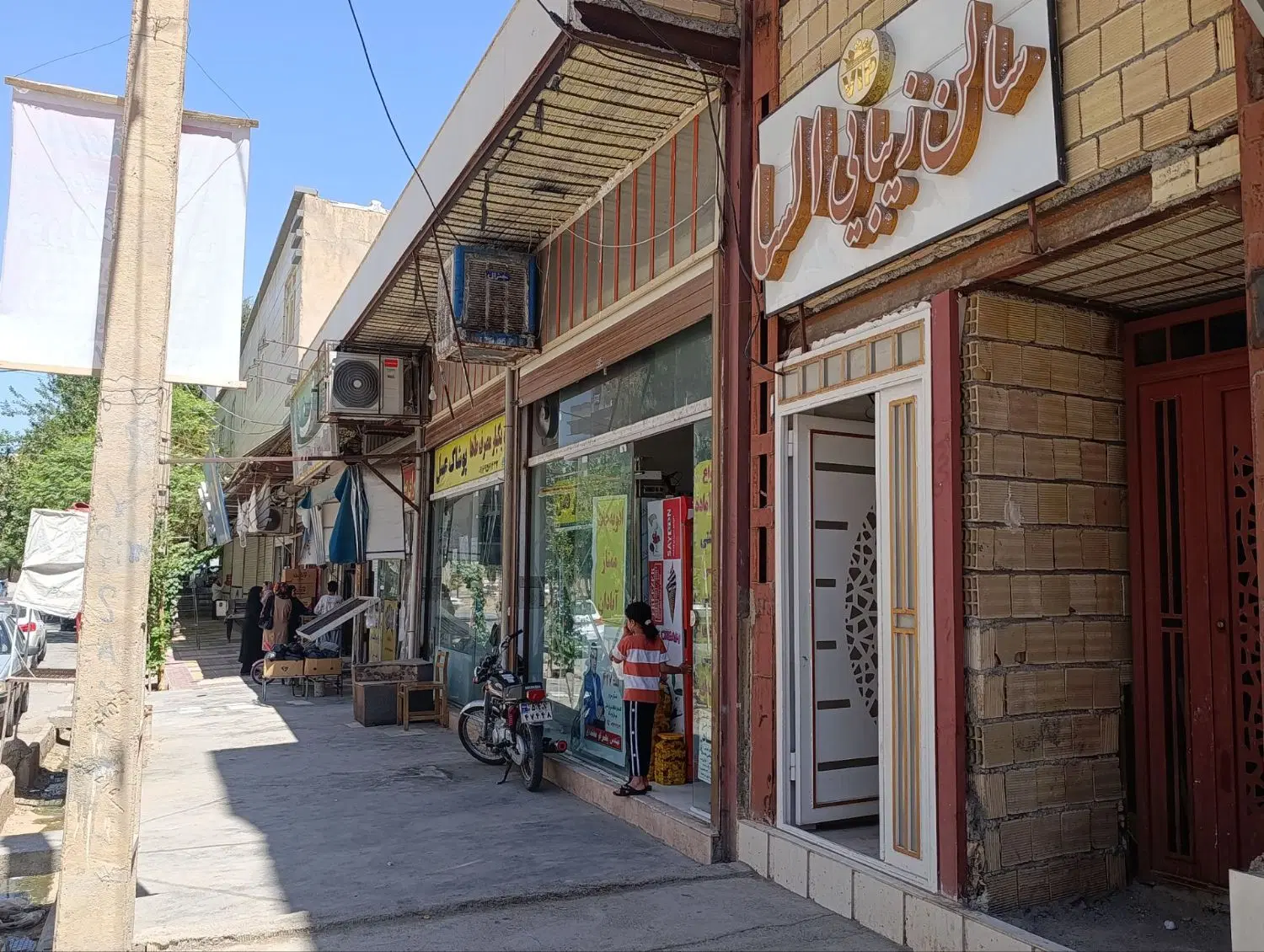 سالن زیرزمین 150 متری گلدشت شرقی