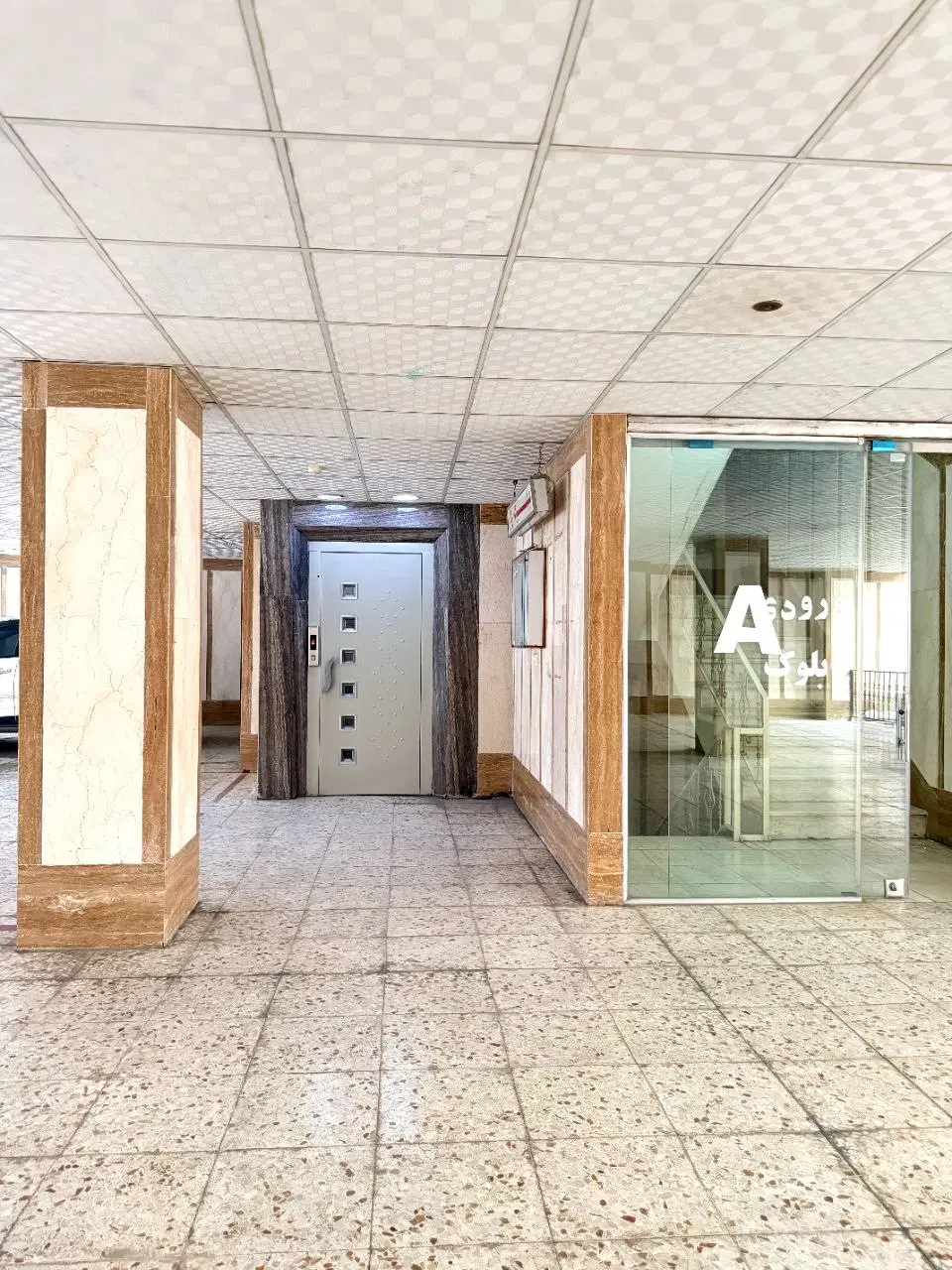 ۴۰ متر فول امکانات _ سند تکبرگ خوش نقشه