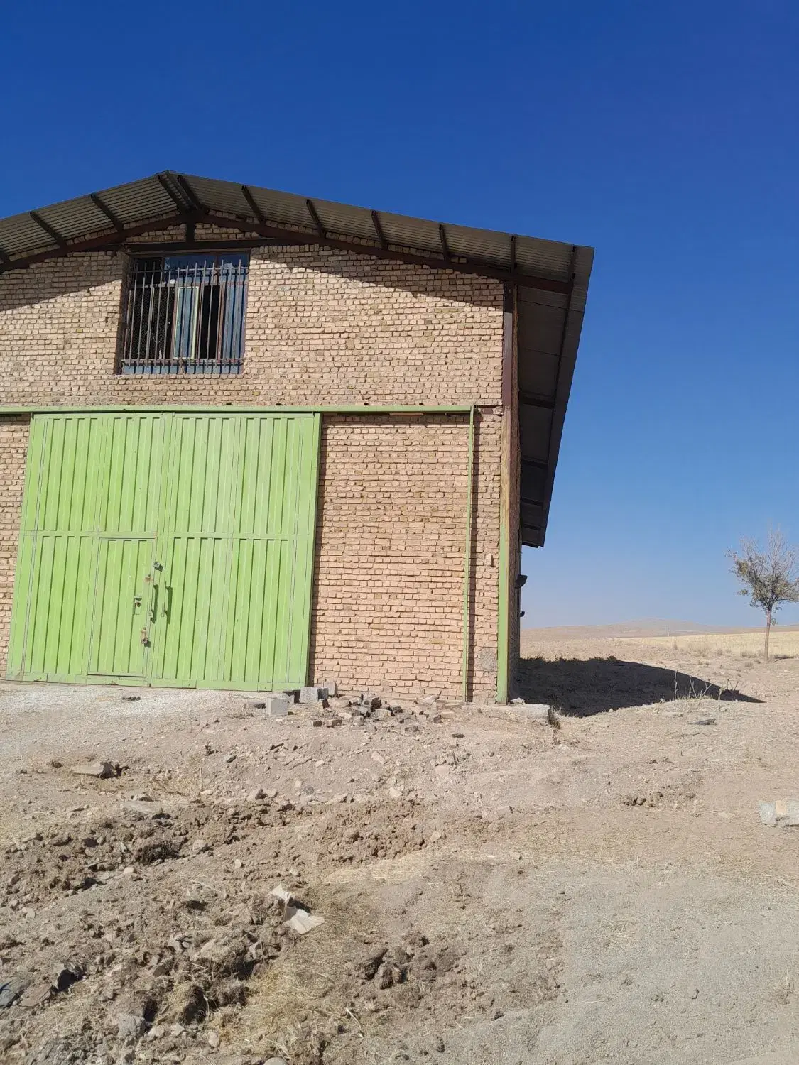 سوله سیصد متری با یک هکتار زمین املاک زمانیان محمد