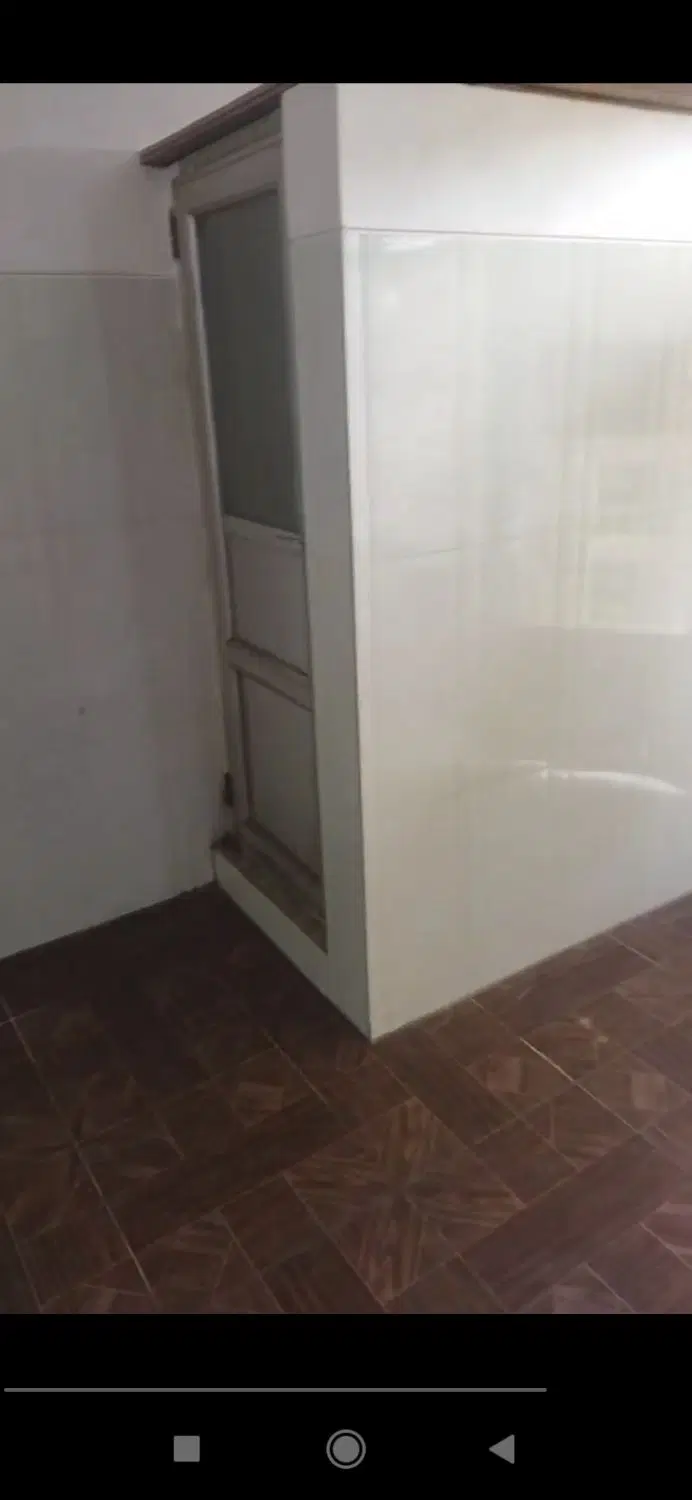 مغازه ۶۰ متری اجاره داده می شود