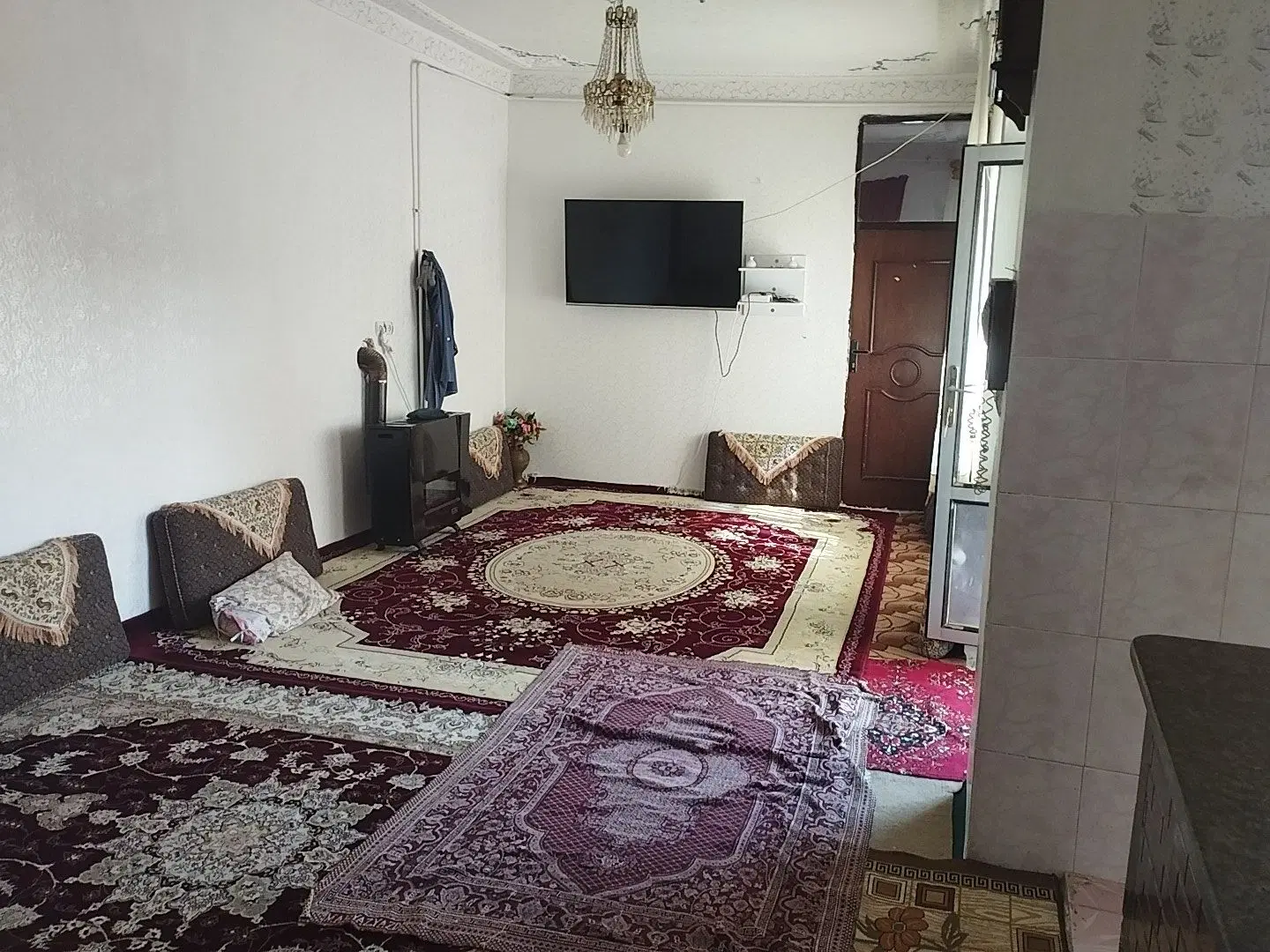 یک منزل مسکونی دارای 2 طبقه
