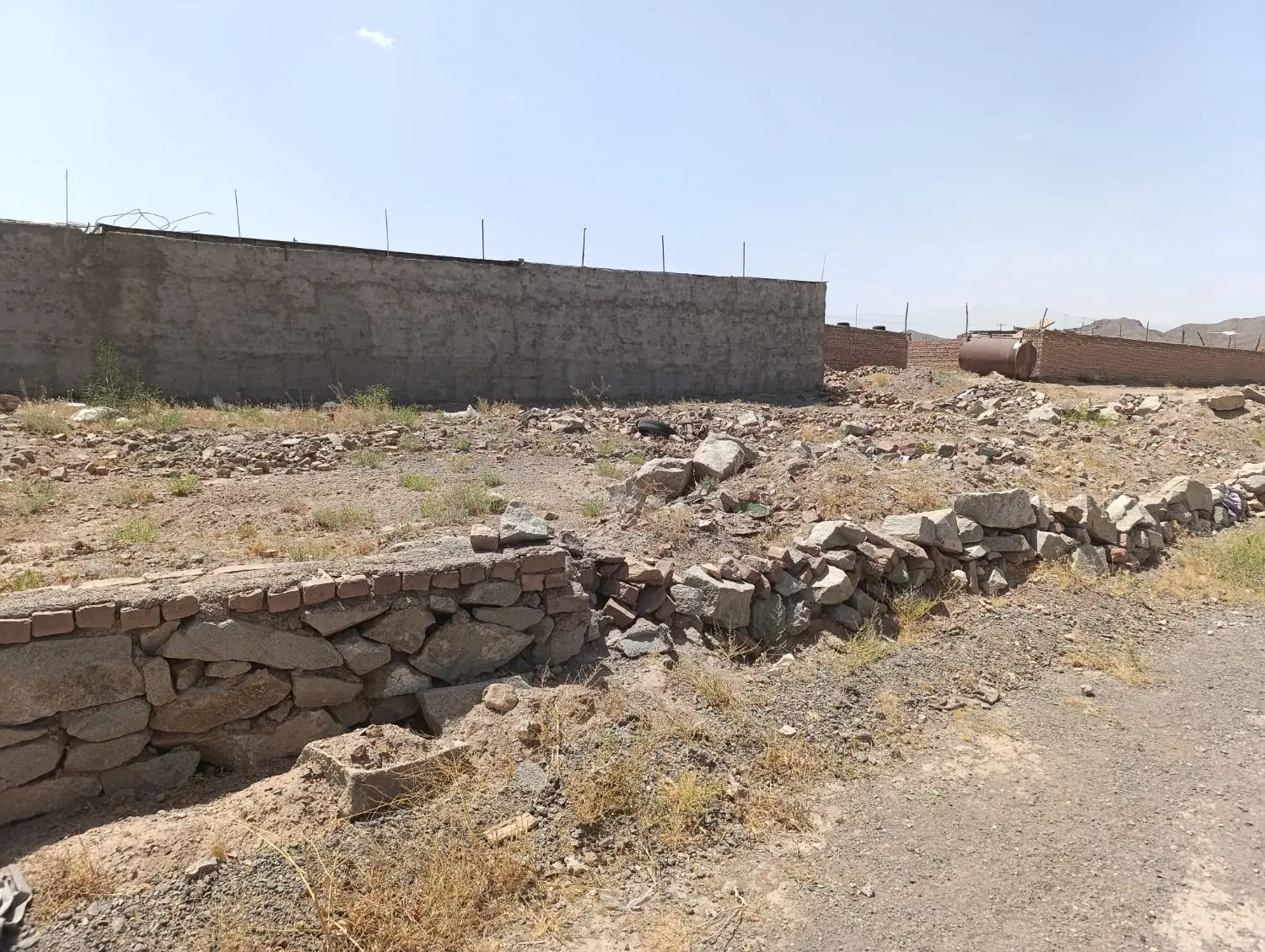 زمین فروشی