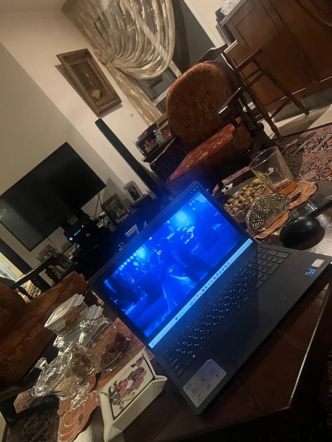 نیاز به هم خونه خانم