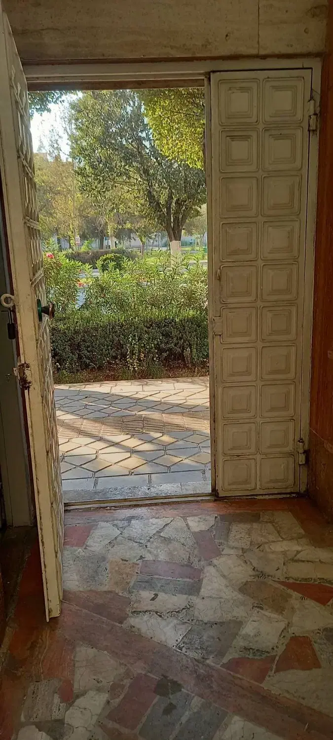 زیر همکف ۱۰۰ متر ، انبار _ کارکمصدا درب مستقل